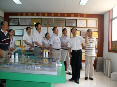 2012.7.28日山東天意兩項(xiàng)科技成果鑒定順利通過，北京領(lǐng)導(dǎo)專家，到我公司參觀指導(dǎo)